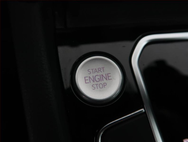 Volkswagen Passat (2022) R-Line 2.0 TSI - fotka 17 z 23