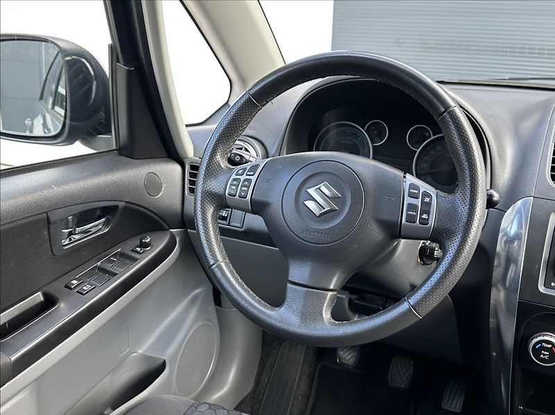 Suzuki SX4 2,0 DDiS 135PS  Style 4x4 - fotka 22 z 51