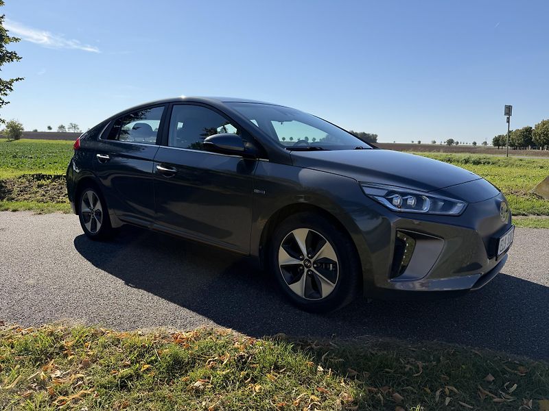 Hyundai IONIQ (2018) Electric 28 kWh - fotka 3 z 17