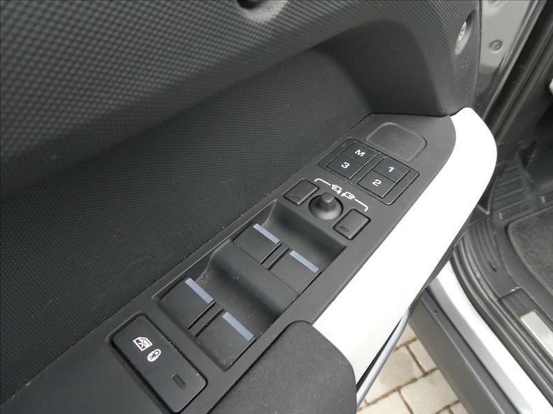 Land Rover Defender 3,0 D250 X-Dyn SE,1.maj,ČR,DPH - fotka 15 z 36