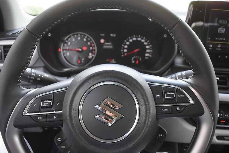 Nové Suzuki Swift jsem poprvé zkoušel na silničkách kolem hradu Karlštejn
