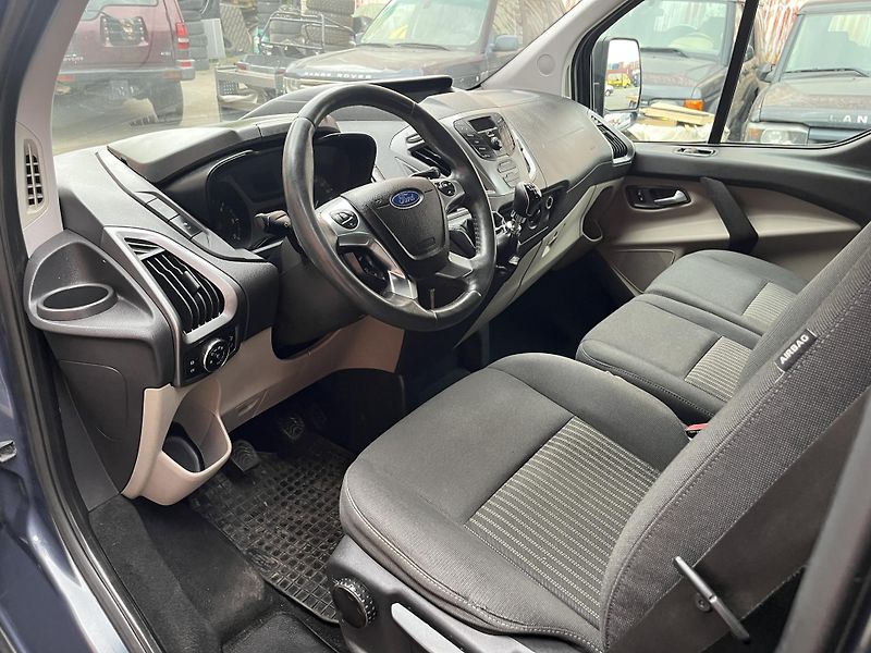 Ford Tourneo Custom (2014)  2,2TDi 9míst PO VELKÉM SERVIS - fotka 12 z 19