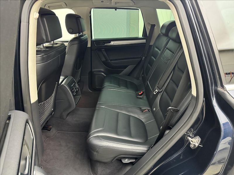 Volkswagen Touareg 3,0 ACC 360° TZ PEČLIVÝ SERVIS - fotka 42 z 49
