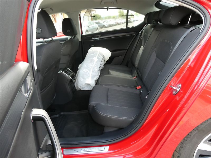 Škoda Superb 1,5 TSi 110kW STYLE+, NAVI,LED - fotka 21 z 37