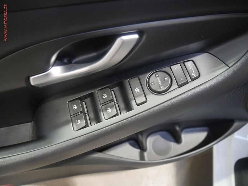 Hyundai i30 (2020) 1.0T-GDi, ČR, AC, temp - fotka 11 z 17