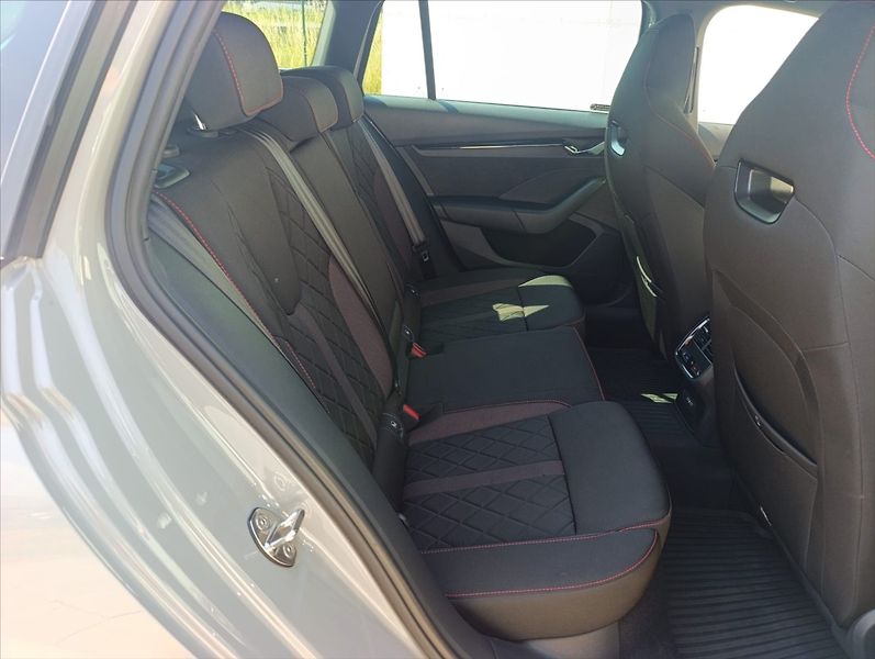 Škoda Octavia 2,0 TDi RS DSG Kamera 1maj. ČR - fotka 25 z 40