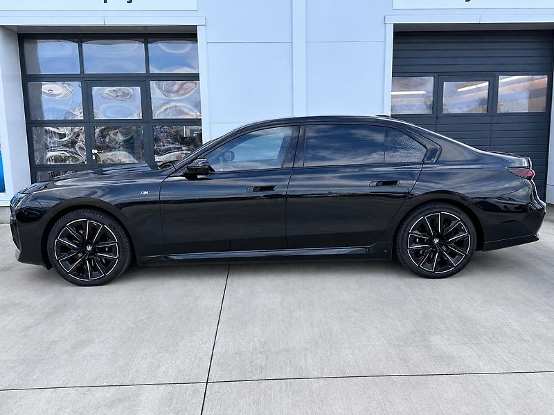 BMW i7 xDrive60 - fotka 3 z 31