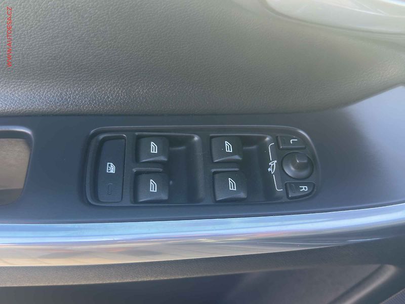 Volvo XC60 (2015) 2.0 D3, 2.maj,ČR, servis - fotka 11 z 23