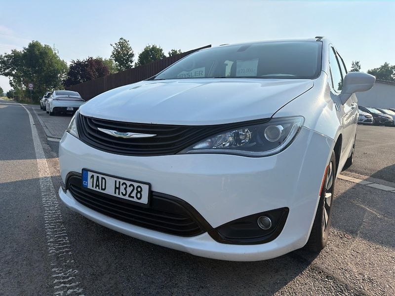 Chrysler Pacifica (2019)  3,6 L DVD Hybrid Plug In 2019 - fotka 6 z 20