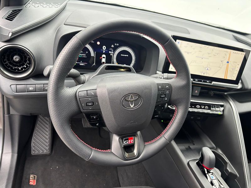 Toyota C-HR 2,0 HEV e-CVT GR Sport - fotka 15 z 29