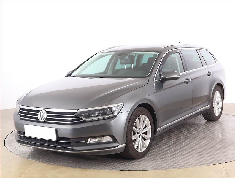 Volkswagen Passat (2016) 2.0 TDI, Automat, Navi - fotka 2 z 19