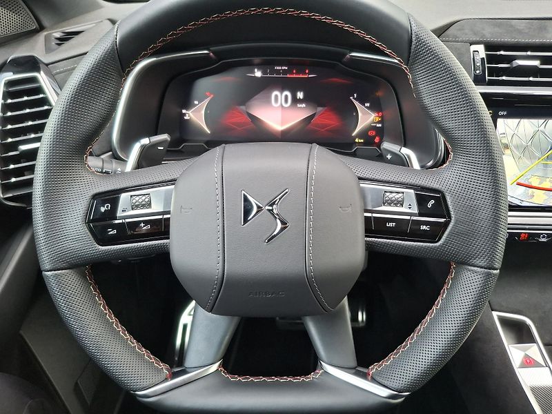 DS Automobiles DS7 (2026) 7 PALLAS 1.5 BlueHDi 130k EAT8 - fotka 14 z 19