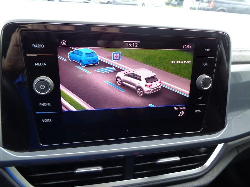 Volkswagen T-Roc 1.5 TSI Style 110 kW M6F - fotka 20 z 30