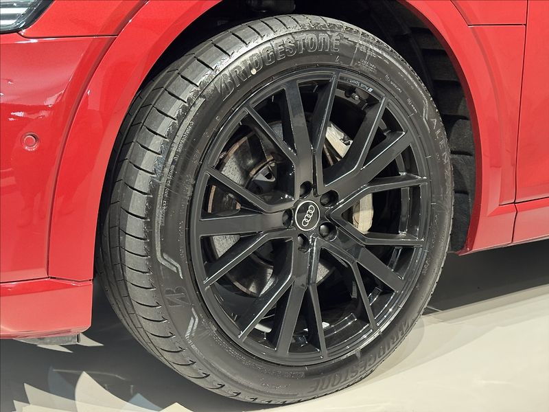 Audi e-tron 300kW S-Line exclusive - fotka 8 z 47