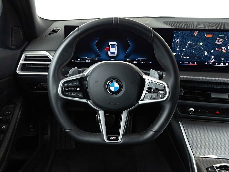 BMW Řada 3 330i xDrive Touring - fotka 13 z 21