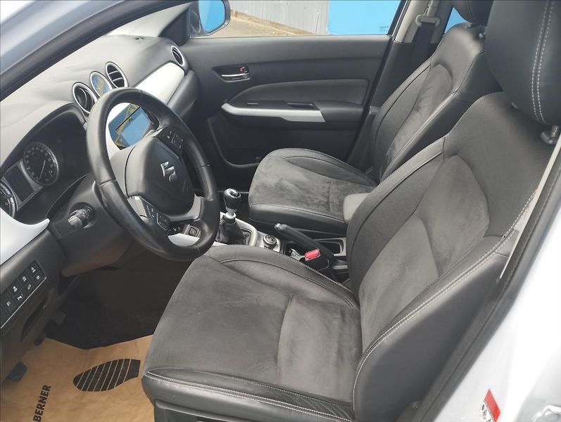 Suzuki Vitara 1,6 DDiS 88KW 4X4, KŮŽE, LED - fotka 7 z 23
