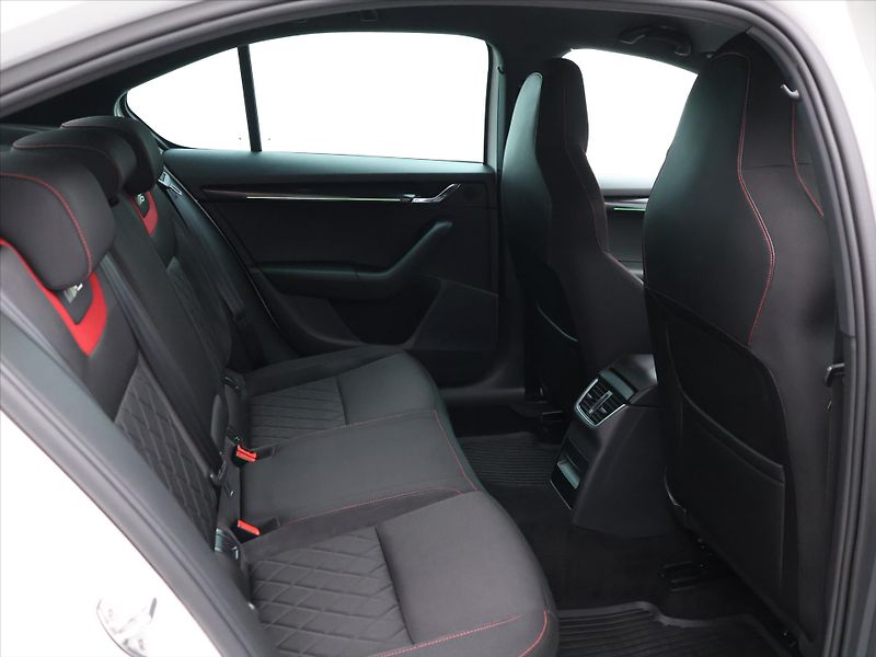 Škoda Octavia 2,0 TDI 135kW RS CZ Tažné - fotka 12 z 30