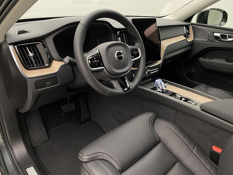 Volvo XC60 (2026) B5 AWD AUT DARK PLUS - fotka 23 z 69
