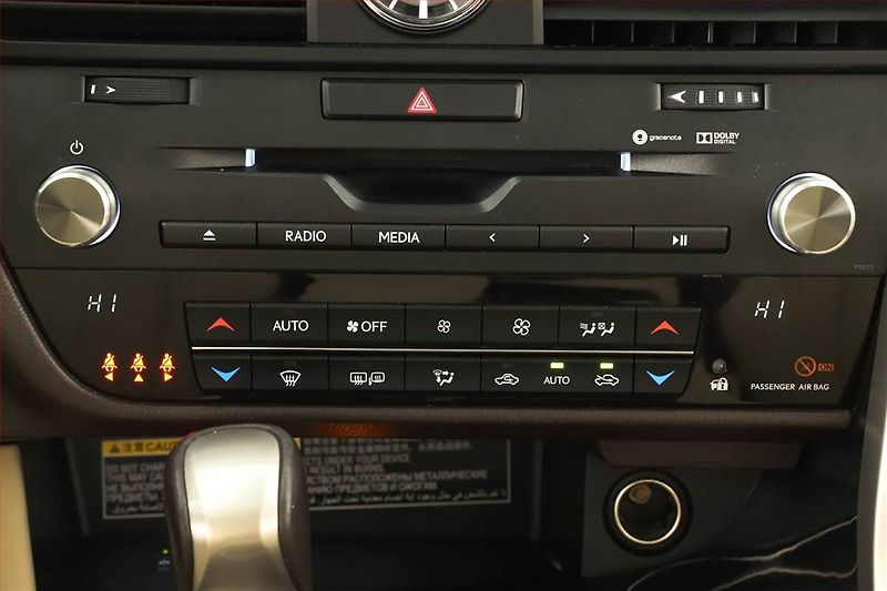 Lexus RX 400h (2016) 200t AWD - fotka 17 z 26