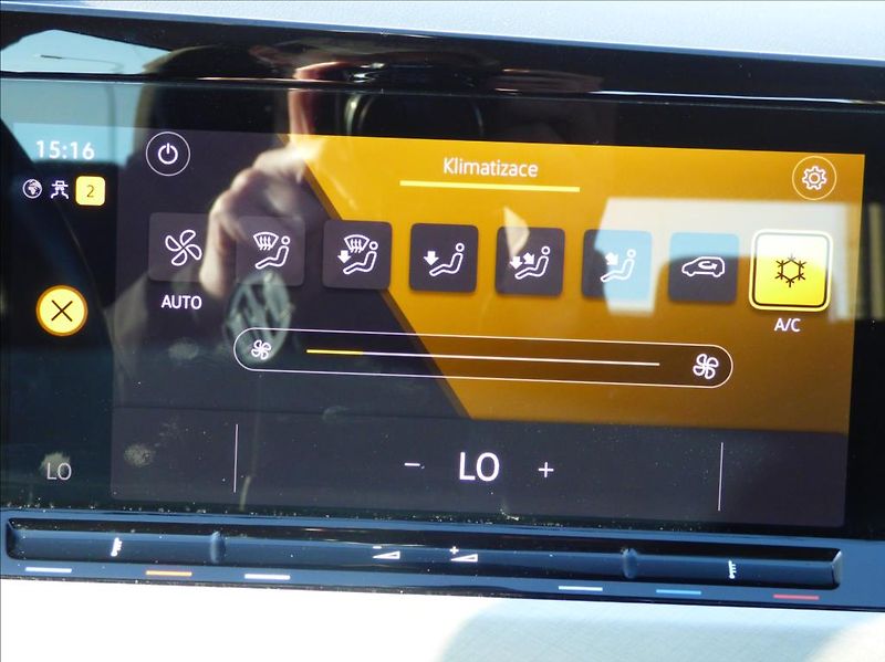 Volkswagen Golf 1,0 TSI Virtual Cockpit  Life - fotka 31 z 49