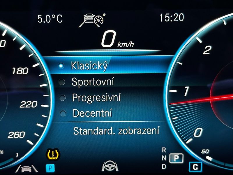 Mercedes-Benz Třídy E 2,0 220D 143kW - fotka 42 z 44