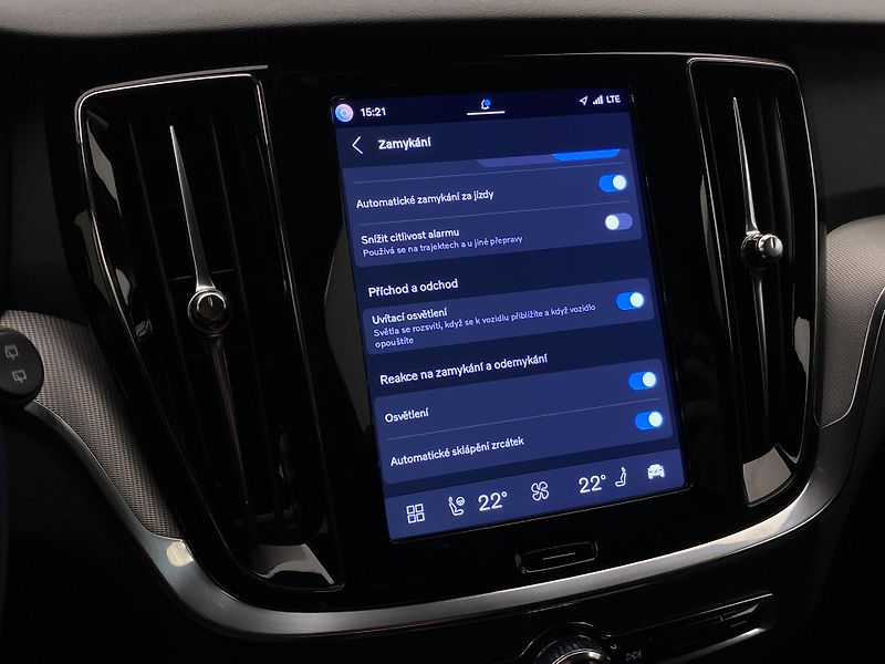 Volvo V60 T6 AWD PLUG-IN DARK REZERVACE - fotka 54 z 58