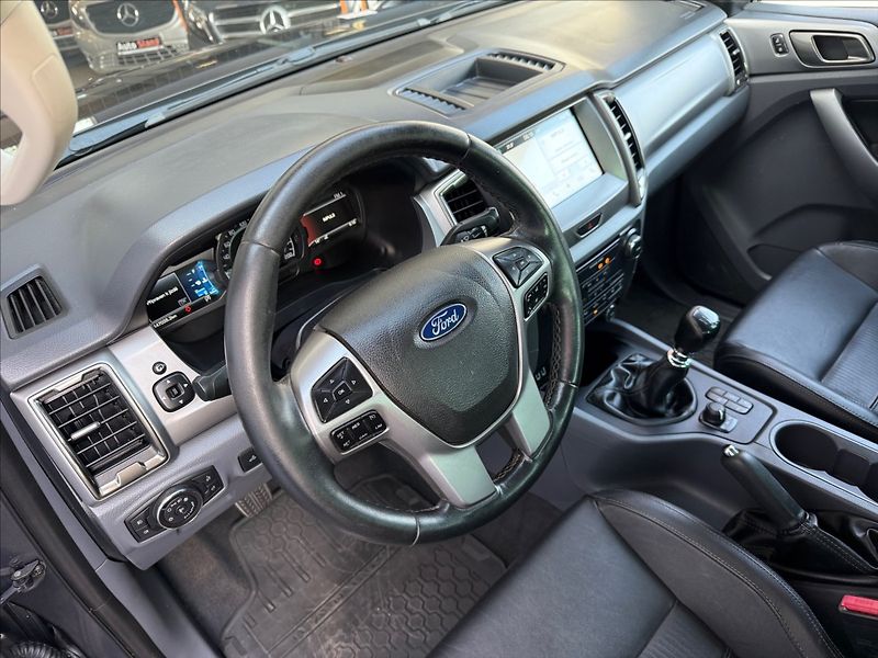 Ford Ranger 3,2 Limited,1maj,man,po servis - fotka 9 z 34