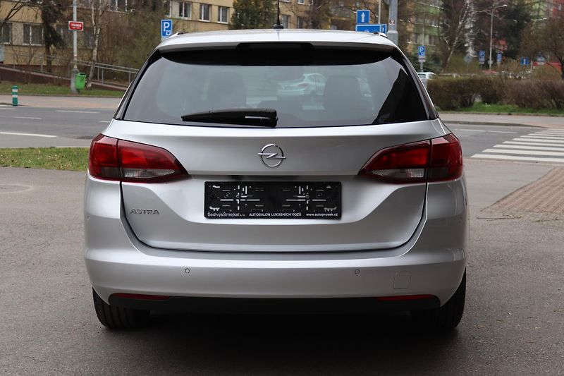 Opel Astra SPORTS TOURER+ 1.2 81kW - fotka 12 z 50