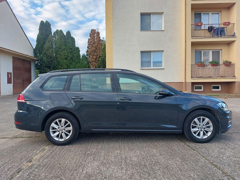 Volkswagen Golf 1,6 TDi 85kw Comfortline ACC - fotka 5 z 18