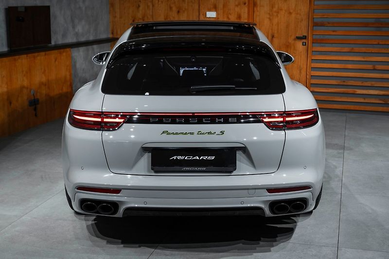 Porsche Panamera Turbo S E-hybrid - fotka 22 z 23