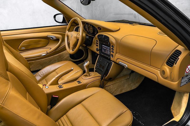 Porsche 911 Carrera 996.2 Cabrio - fotka 13 z 21