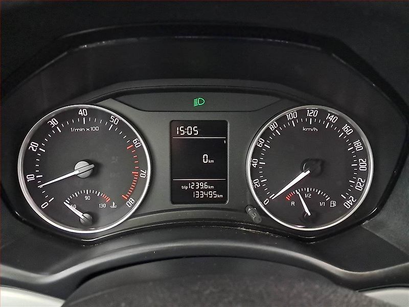 Škoda Octavia (2011) Ambiente Plus 1.2 TSI - fotka 9 z 15