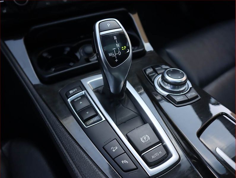 BMW Řada 5 (2013) 530d xDrive, 4X4, Automat - fotka 13 z 23