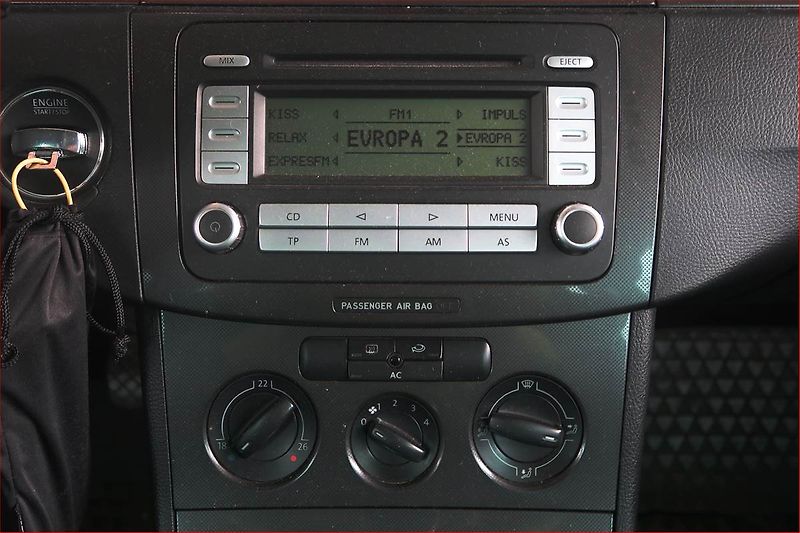Volkswagen Passat (2007) 1.6 FSI, po STK, pěkný stav - fotka 11 z 13