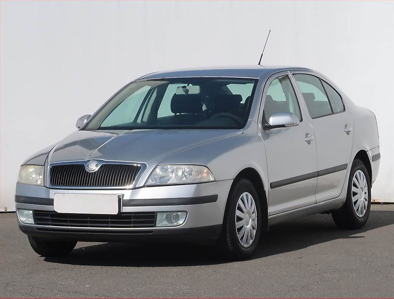 Škoda Octavia (2008) Ambiente 1.6, nová STK, Klima - fotka 2 z 15