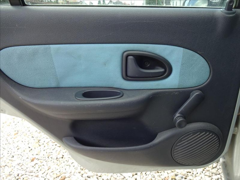 Renault Clio 1,2i - fotka 19 z 32