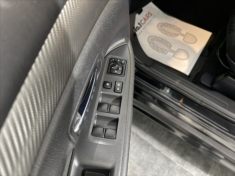 Mitsubishi Outlander 2,3   DI-D 4X4 7MÍST SPORT TZ - fotka 7 z 39
