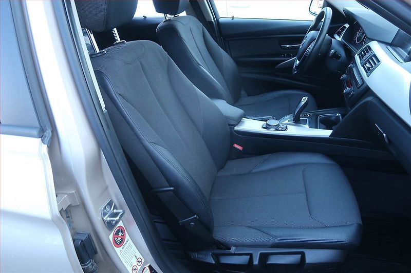 BMW Řada 3 (2015) 320 d xDrive, 4X4, Automat - fotka 9 z 24