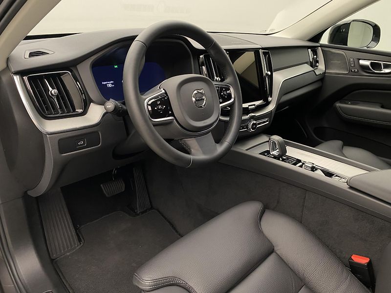 Volvo XC60 B5 AWD DARK PLUS REZERVACE - fotka 4 z 57