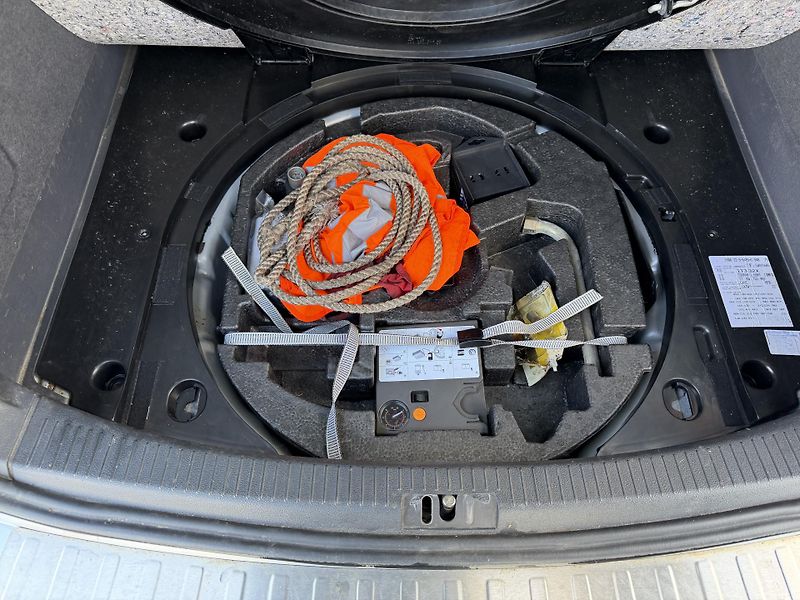Volkswagen Touran 1,6 TDi/77kW - Webasto,TZ,... - fotka 47 z 60