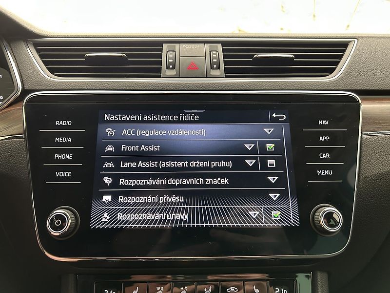 Škoda Superb 2.0 TDI 4x4 Scout - fotka 9 z 31