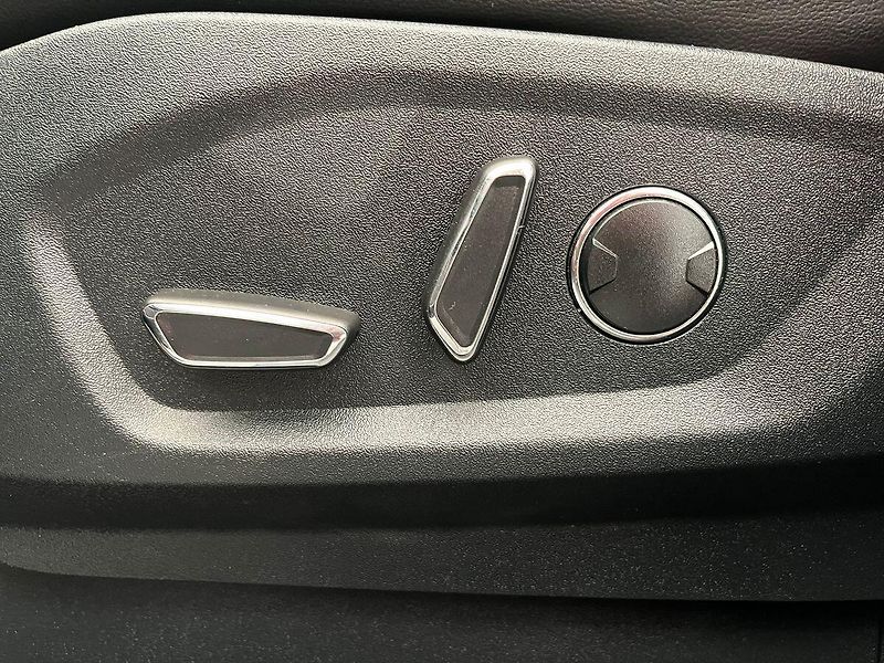 Ford S-MAX 2.5 HEV ST-Line 7 míst - fotka 28 z 65