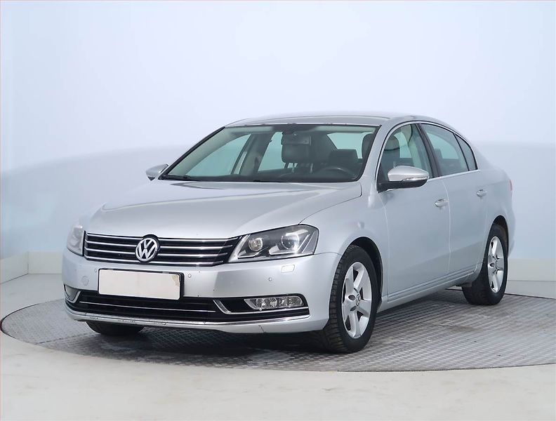 Volkswagen Passat (2011) 2.0 TDI, 4X4, Xenony - fotka 2 z 18