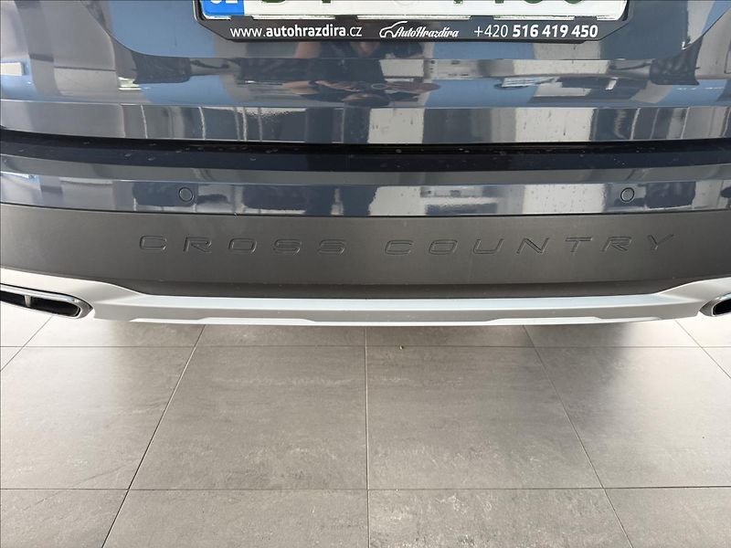 Volvo V90 2,0   173kW,CROSSCOUNTRY,SERVI - fotka 33 z 35