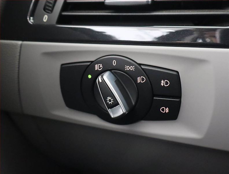 BMW Řada 3 (2011) 330 d xDrive, 4X4, Automat - fotka 17 z 20