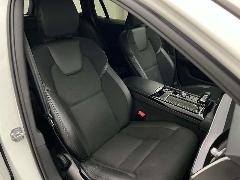 Volvo V60 T6 MOMENTUM RECHARGE AUT - fotka 19 z 44