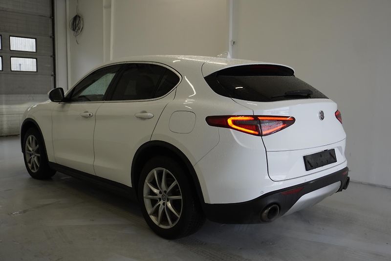 Alfa Romeo Stelvio 2.0 TB 280PS Q4 AUT. - fotka 8 z 29