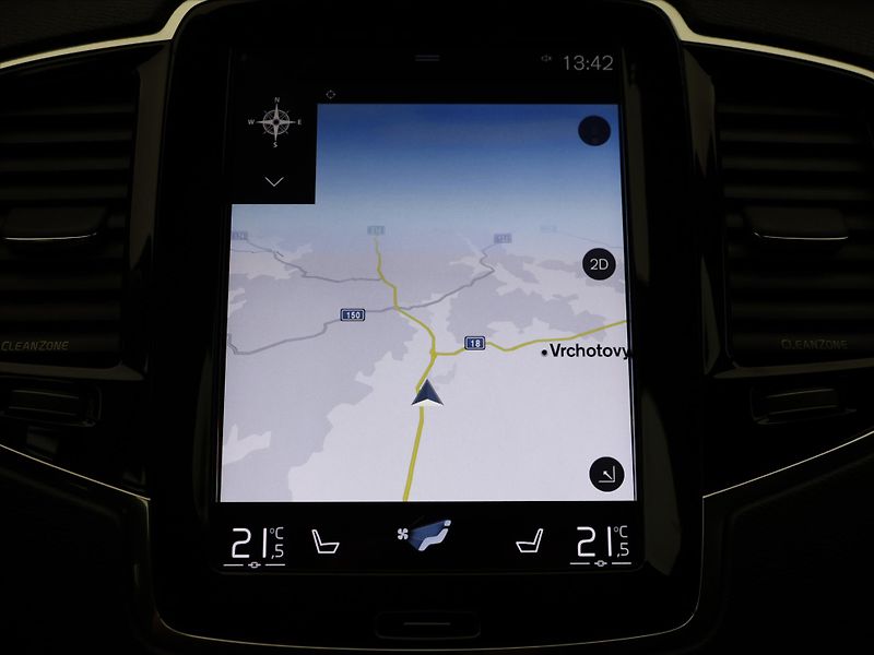 Volvo XC90 2,0 D5 165kW AWD Aut. R-Design - fotka 27 z 39