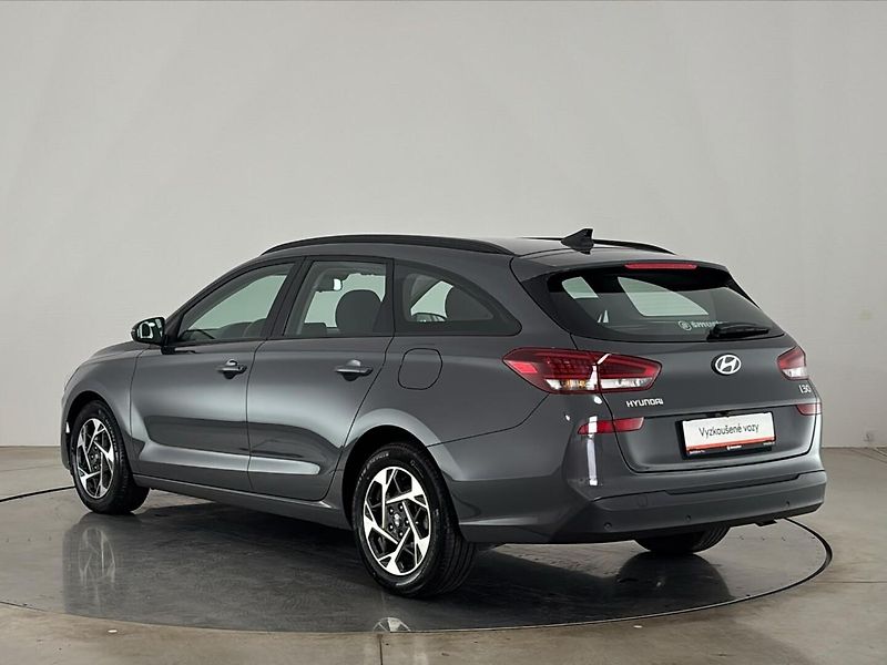 Hyundai i30 SMART DCT - fotka 15 z 26