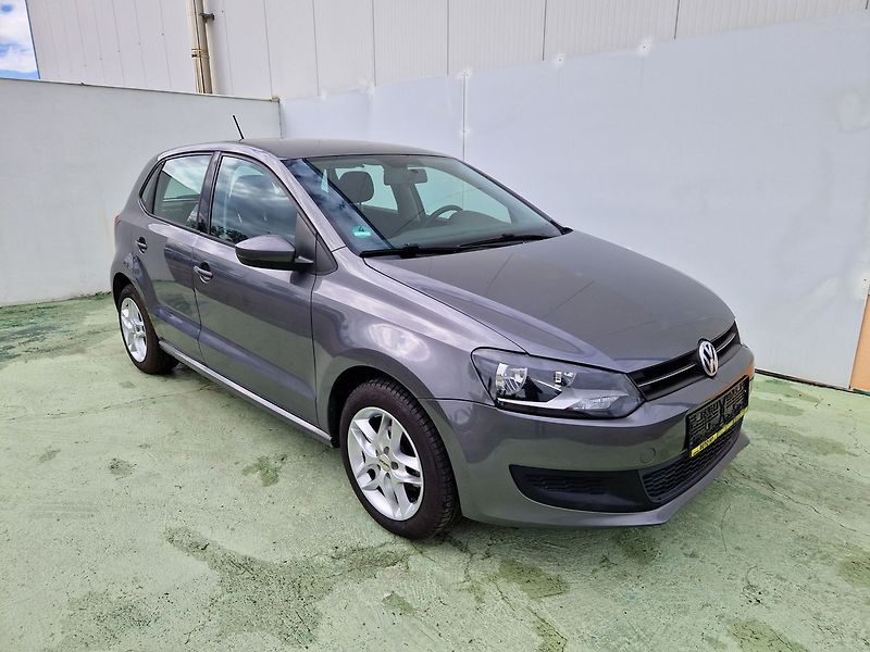 Volkswagen Polo Comfortline 1.4 - fotka 1 z 34